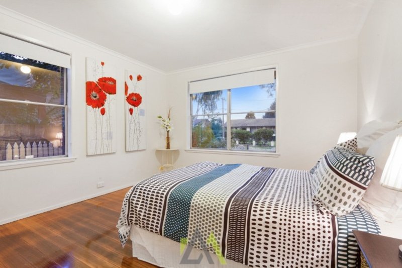 Photo - 8 Mulberry Crescent, Frankston North VIC 3200 - Image 10