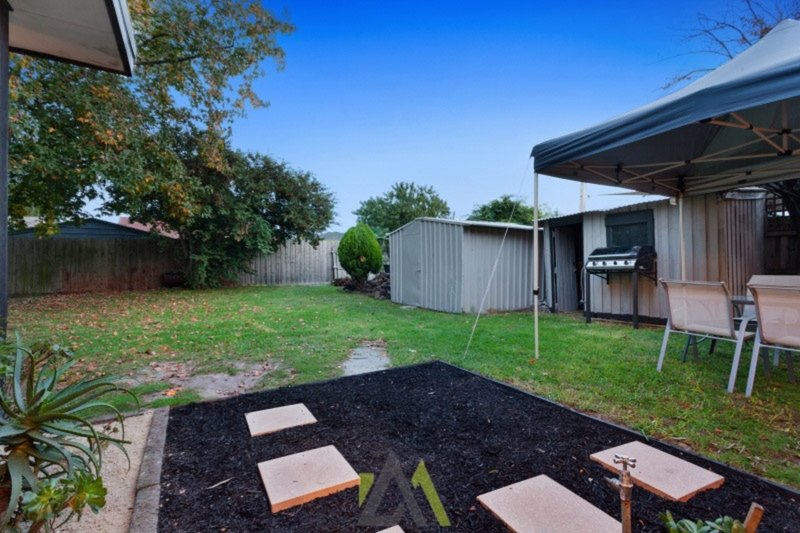 Photo - 8 Mulberry Crescent, Frankston North VIC 3200 - Image 12