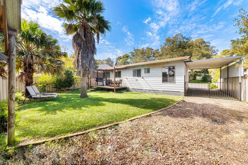 Photo - 8 Murrumbong Road, Summerland Point NSW 2259 - Image 8