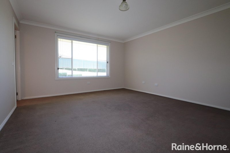 Photo - 8 Musgrove Avenue, Kelso NSW 2795 - Image 6