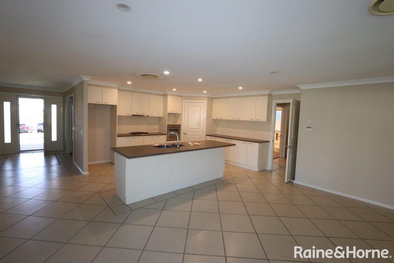 Photo - 8 Musgrove Avenue, Kelso NSW 2795 - Image 11