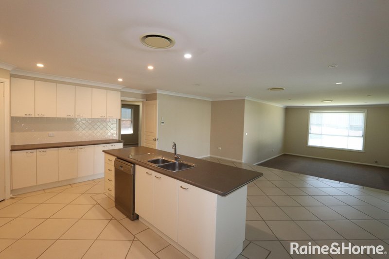 Photo - 8 Musgrove Avenue, Kelso NSW 2795 - Image 12