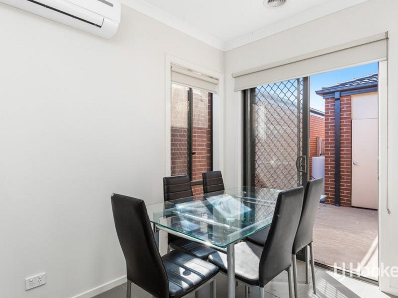 Photo - 8 Muswell Walk, Wyndham Vale VIC 3024 - Image 4