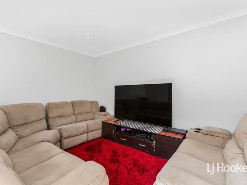 Photo - 8 Muswell Walk, Wyndham Vale VIC 3024 - Image 5