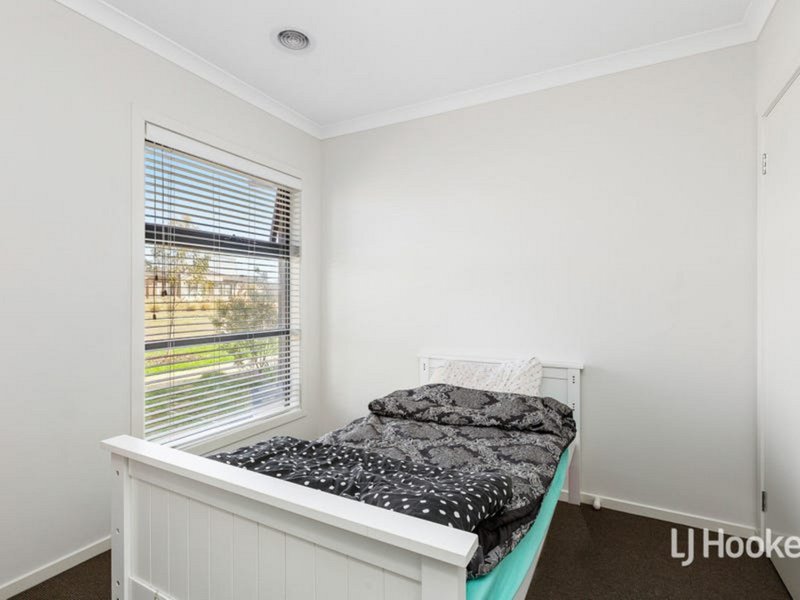 Photo - 8 Muswell Walk, Wyndham Vale VIC 3024 - Image 7