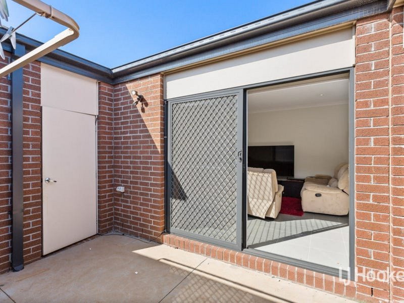 Photo - 8 Muswell Walk, Wyndham Vale VIC 3024 - Image 9