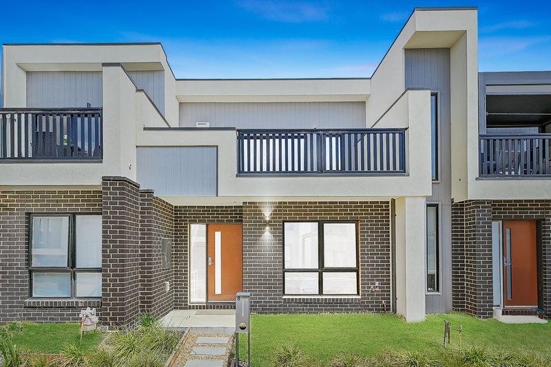 8 Myrtle Walk, Cranbourne West VIC 3977