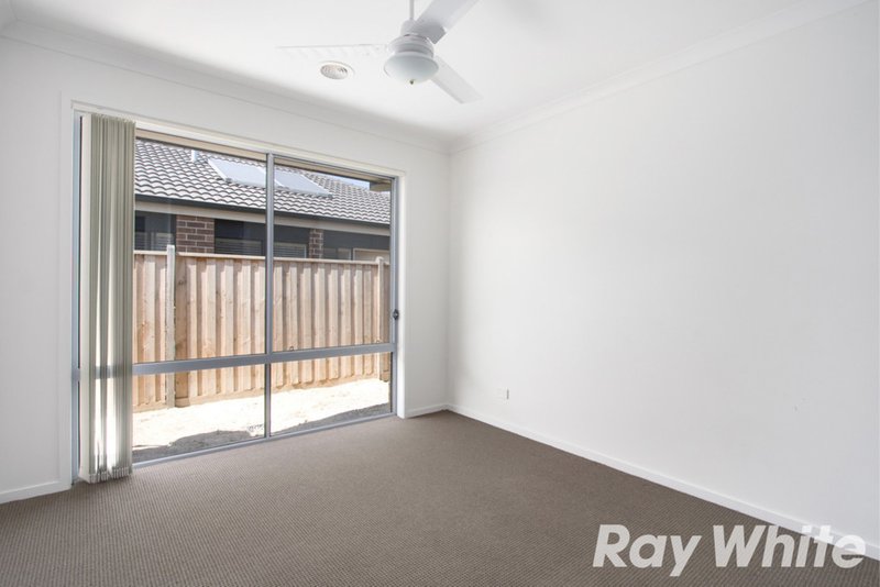 Photo - 8 Naas Road, Clyde North VIC 3978 - Image 9