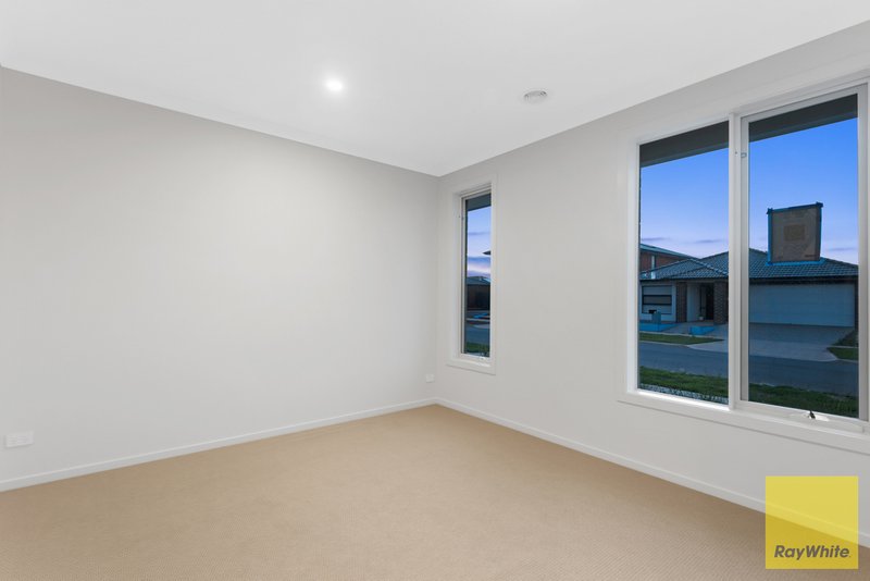 Photo - 8 Nabro Street, Truganina VIC 3029 - Image 2