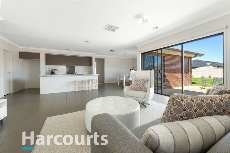 Photo - 8 Naroo Street, Alfredton VIC 3350 - Image 9