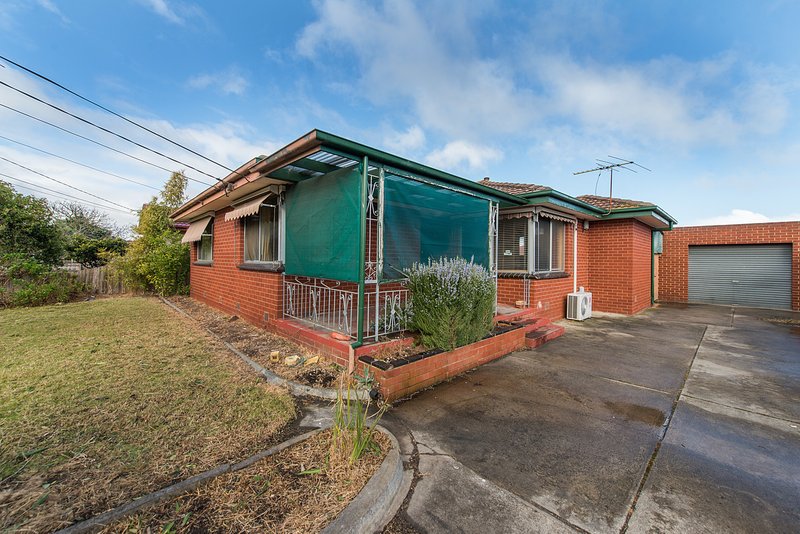 8 Narrumburn Road, Clayton South VIC 3169