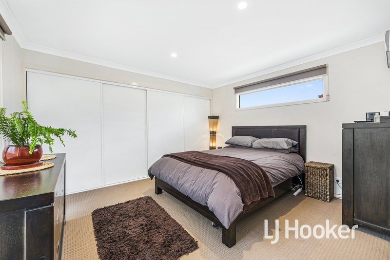 Photo - 8 Nemo Street, Pakenham VIC 3810 - Image 7