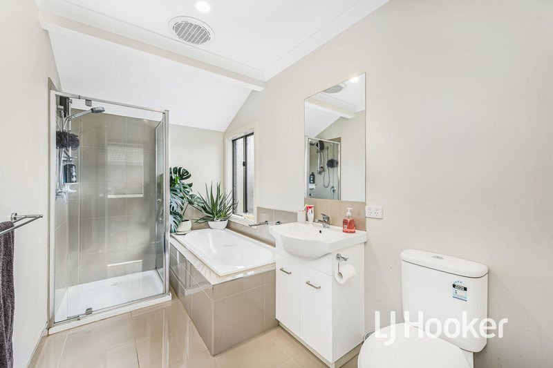 Photo - 8 Nemo Street, Pakenham VIC 3810 - Image 10