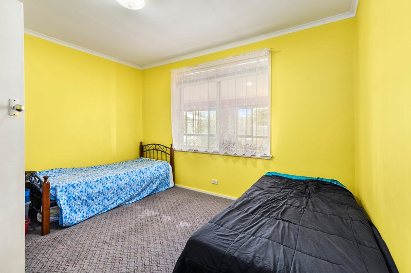 Photo - 8 Neptune Avenue, Newcomb VIC 3219 - Image 8