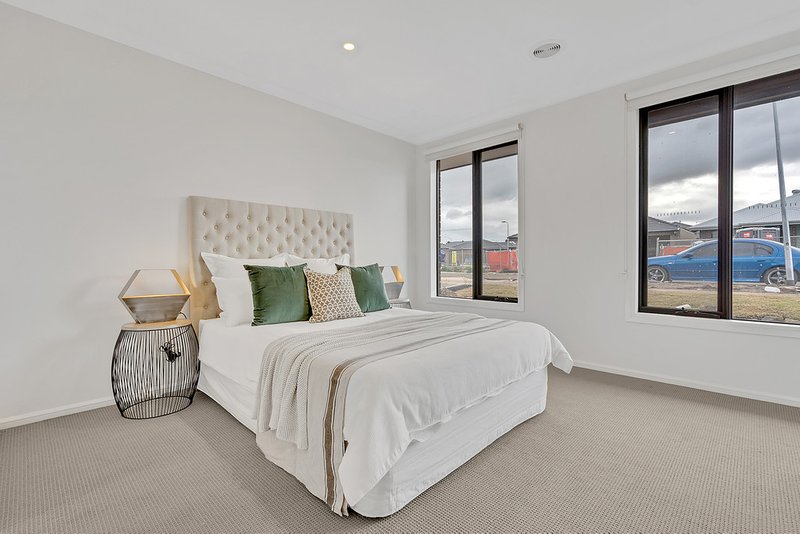 Photo - 8 Nesting Vista, Craigieburn VIC 3064 - Image 10