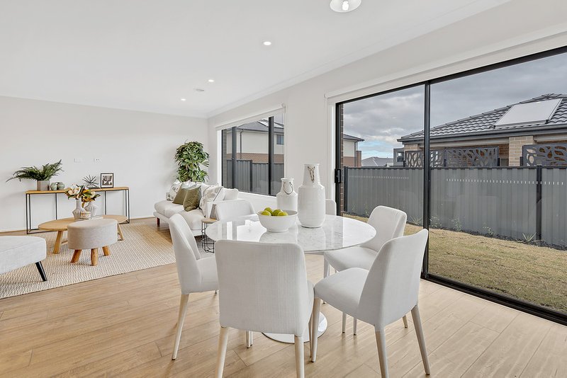 Photo - 8 Nesting Vista, Craigieburn VIC 3064 - Image 14