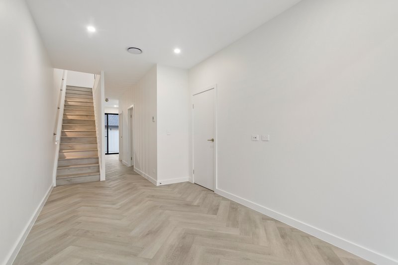 Photo - 8 Newton Crescent, Oak Flats NSW 2529 - Image 9