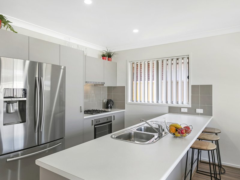 Photo - 8 Nigella Circuit, Hamlyn Terrace NSW 2259 - Image 3