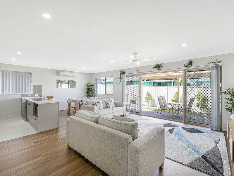 Photo - 8 Nigella Circuit, Hamlyn Terrace NSW 2259 - Image 6