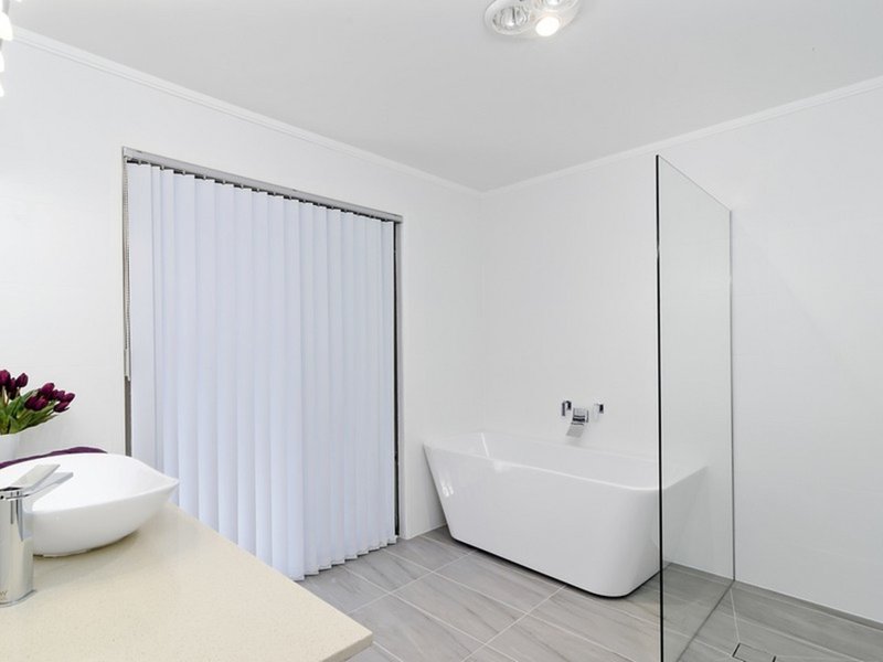 Photo - 8 Northwood Close, Robina QLD 4226 - Image 13