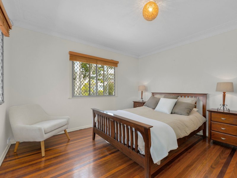 Photo - 8 Norwich Street, Wavell Heights QLD 4012 - Image 11