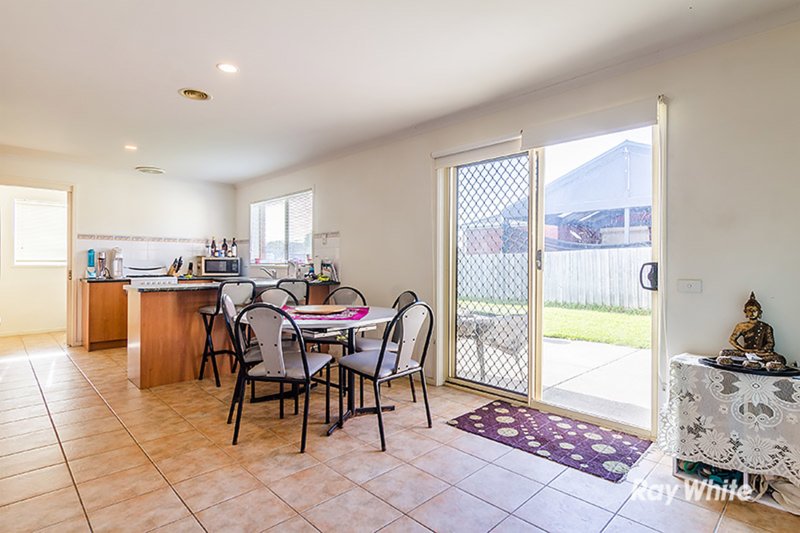 Photo - 8 Nyarrin Place, Cranbourne West VIC 3977 - Image 4