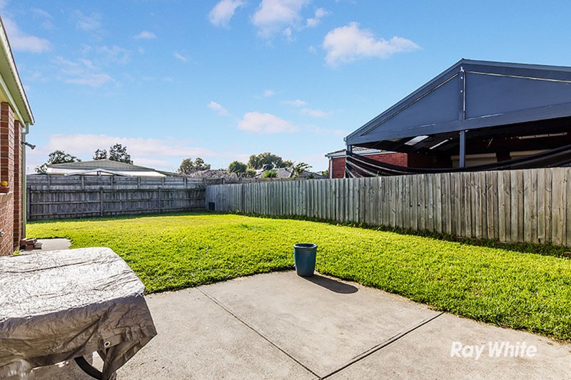 Photo - 8 Nyarrin Place, Cranbourne West VIC 3977 - Image 10