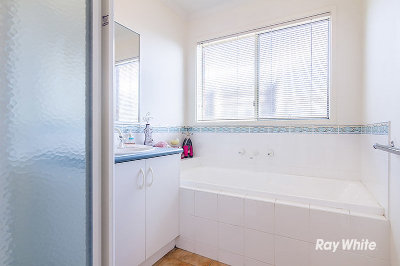 Photo - 8 Nyarrin Place, Cranbourne West VIC 3977 - Image 15