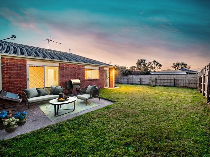 Photo - 8 Nyarrin Place, Cranbourne West VIC 3977 - Image 22