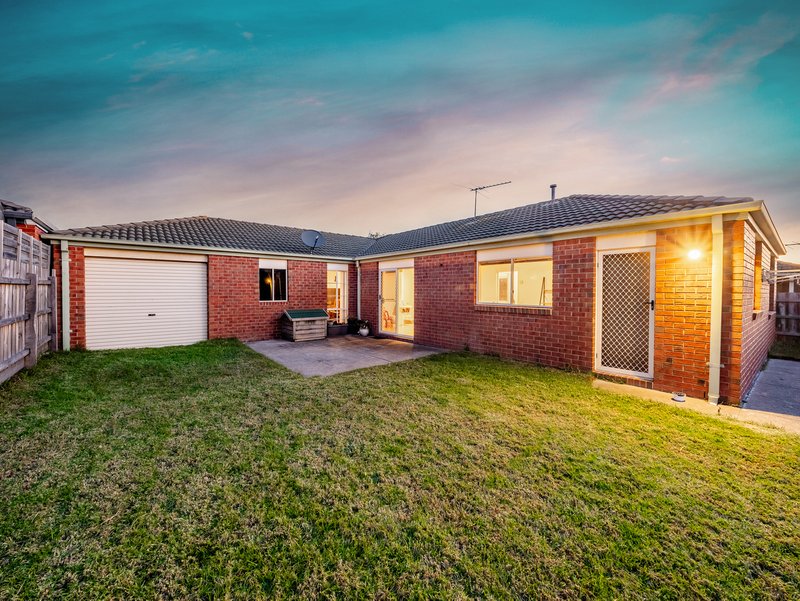 Photo - 8 Nyarrin Place, Cranbourne West VIC 3977 - Image 23
