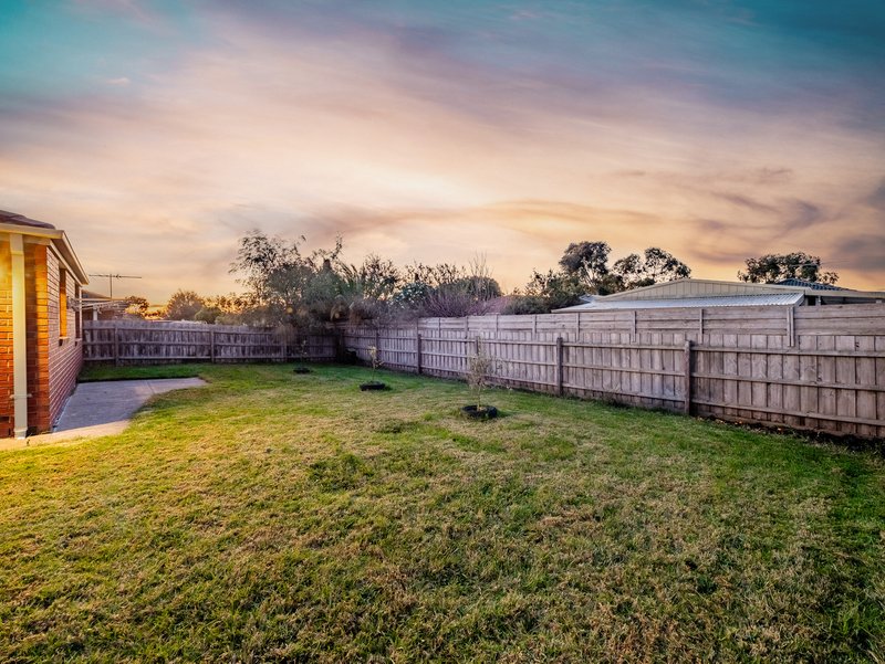 Photo - 8 Nyarrin Place, Cranbourne West VIC 3977 - Image 25