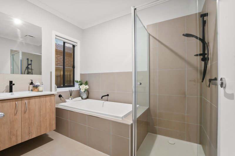 Photo - 8 Nyman Circuit, Tarneit VIC 3029 - Image 5