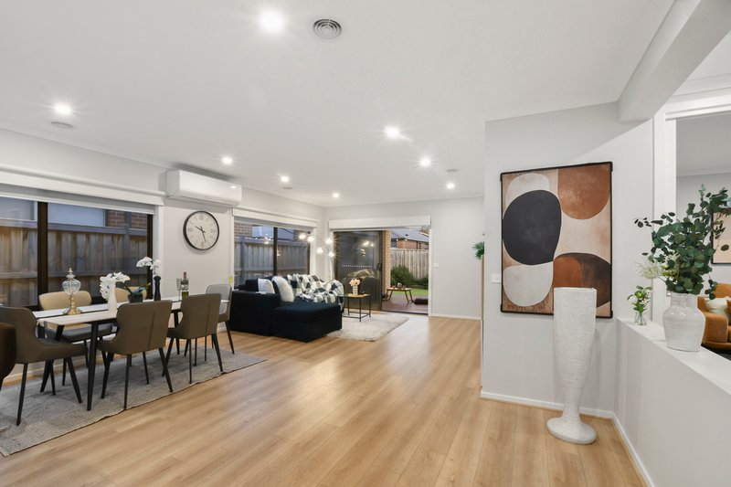 Photo - 8 Nyman Circuit, Tarneit VIC 3029 - Image 11