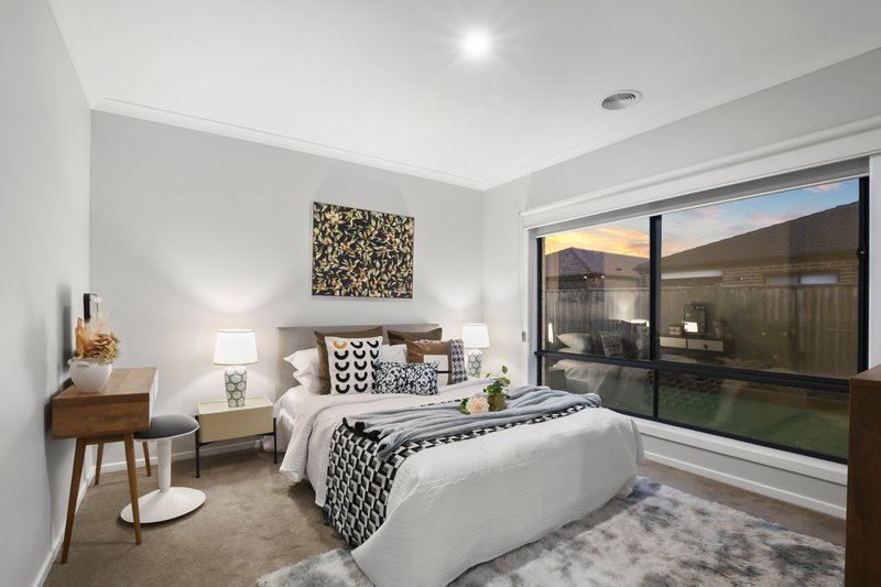 Photo - 8 Nyman Circuit, Tarneit VIC 3029 - Image 14