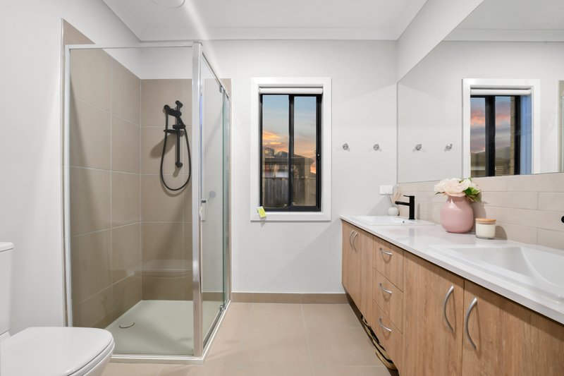 Photo - 8 Nyman Circuit, Tarneit VIC 3029 - Image 15