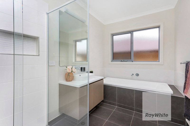 Photo - 8 Nyora Court, Westmeadows VIC 3049 - Image 10