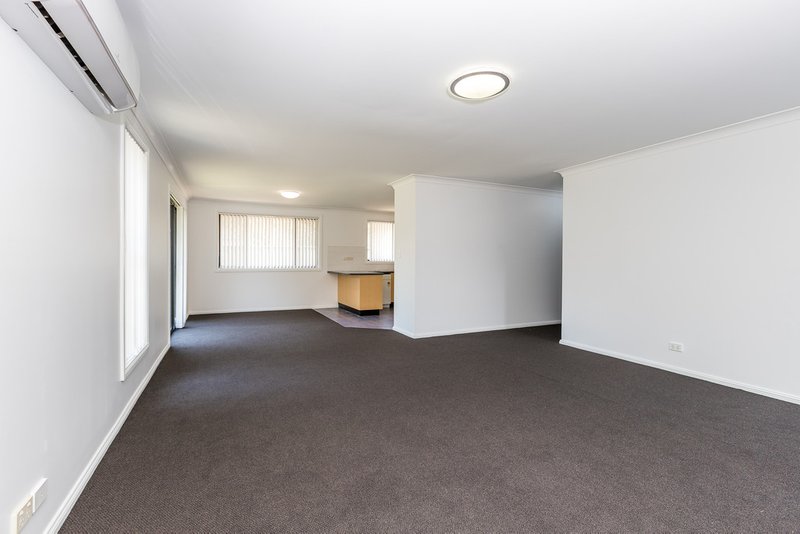 Photo - 8 Oak Circuit, Raymond Terrace NSW 2324 - Image 3