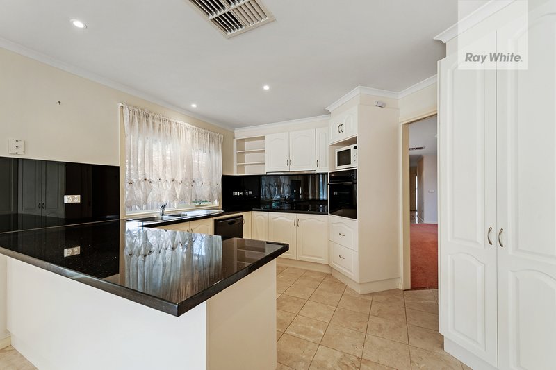 Photo - 8 Oakbank Court, Roxburgh Park VIC 3064 - Image 7