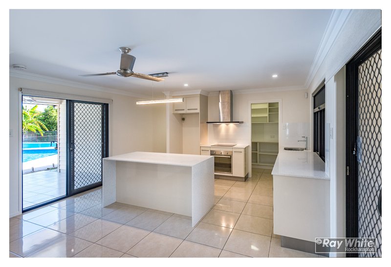 Photo - 8 Oakland Court, Norman Gardens QLD 4701 - Image 3