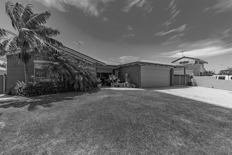 8 Oaklands Avenue, Halls Head WA 6210