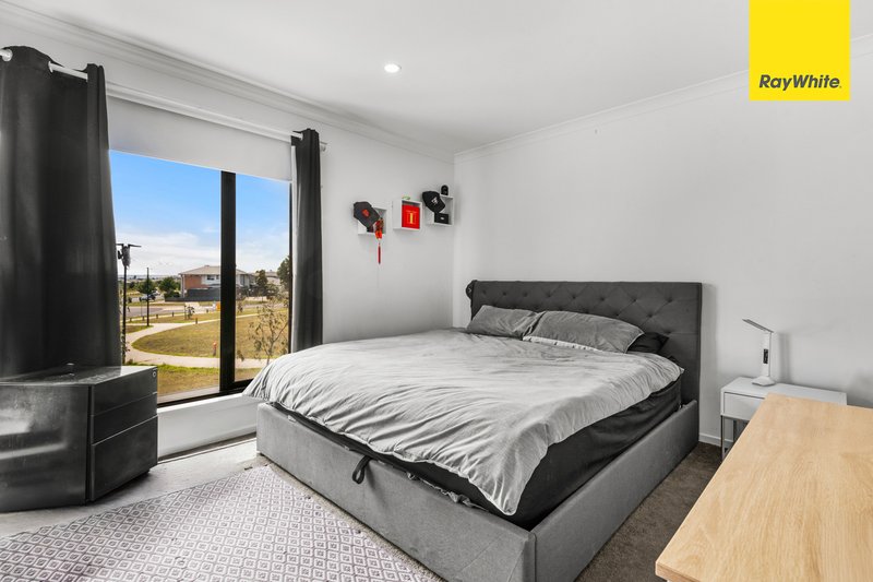 Photo - 8 Odsal Walk, Strathtulloh VIC 3338 - Image 6