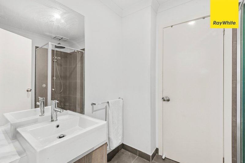 Photo - 8 Odsal Walk, Strathtulloh VIC 3338 - Image 7