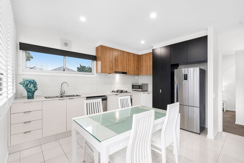 Photo - 8 of 22 Bay Terrace, Wynnum QLD 4178 - Image 3