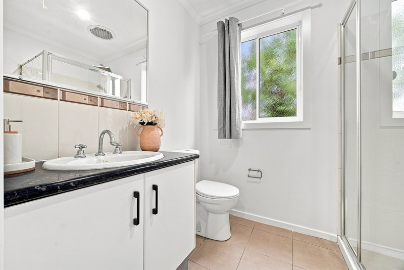Photo - 8 Ogle Way, Cranbourne North VIC 3977 - Image 3