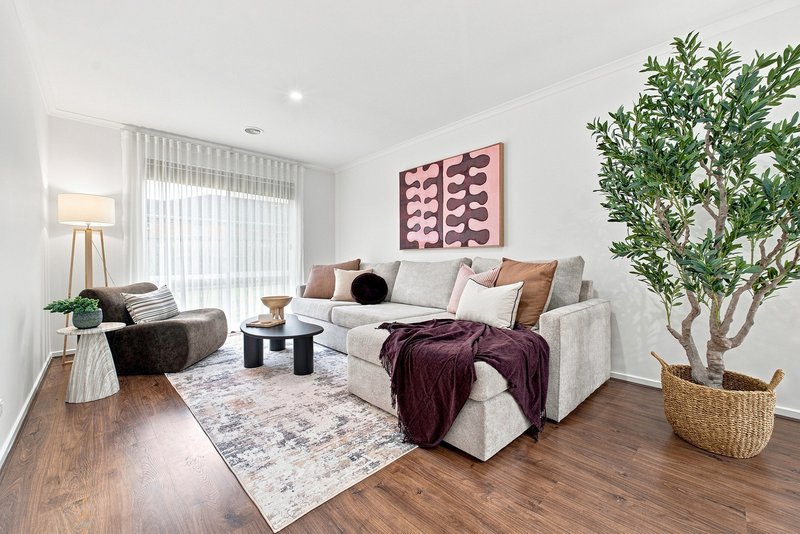 Photo - 8 Ogle Way, Cranbourne North VIC 3977 - Image 8
