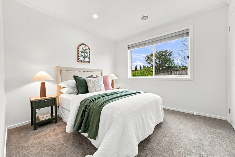Photo - 8 Ogle Way, Cranbourne North VIC 3977 - Image 13