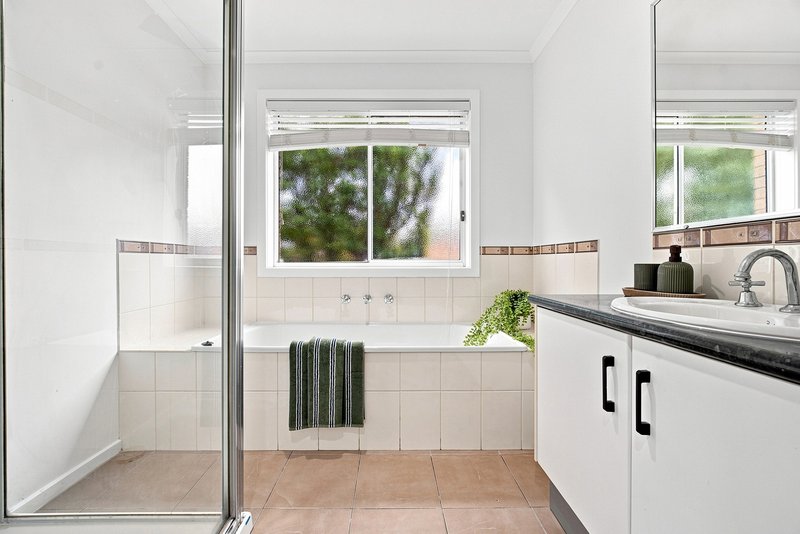Photo - 8 Ogle Way, Cranbourne North VIC 3977 - Image 14