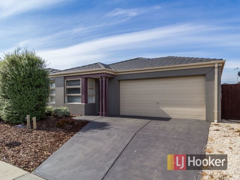 8 Olivebank Crescent, Cranbourne North VIC 3977