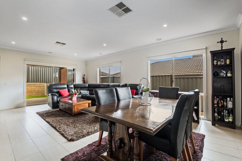 Photo - 8 Ophir Way, Mernda VIC 3754 - Image 3