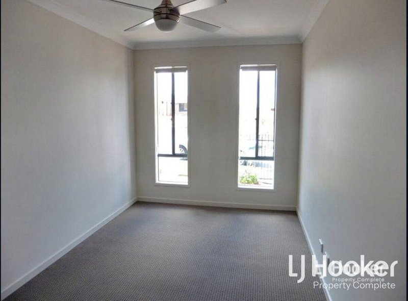 Photo - 8 Orb Street, Yarrabilba QLD 4207 - Image 6